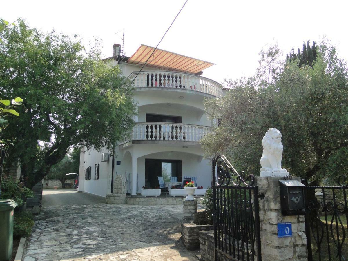 Apartments Villa Maran อูมัค ภายนอก รูปภาพ